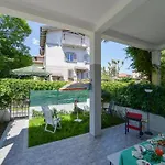 Your Dream On Maggiore: Historic House E Private Jacuzzi סטרסה