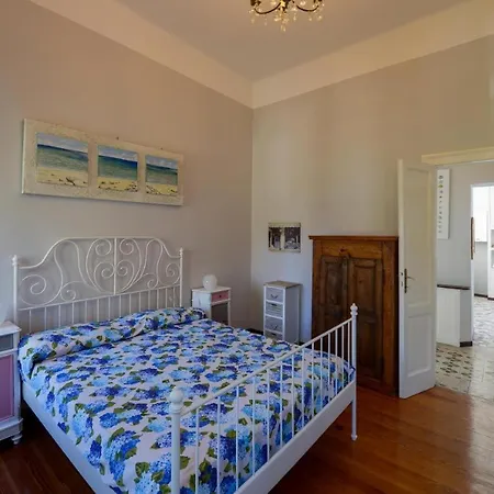 Your Dream On Maggiore: Historic House E Private Jacuzzi בית נופש *